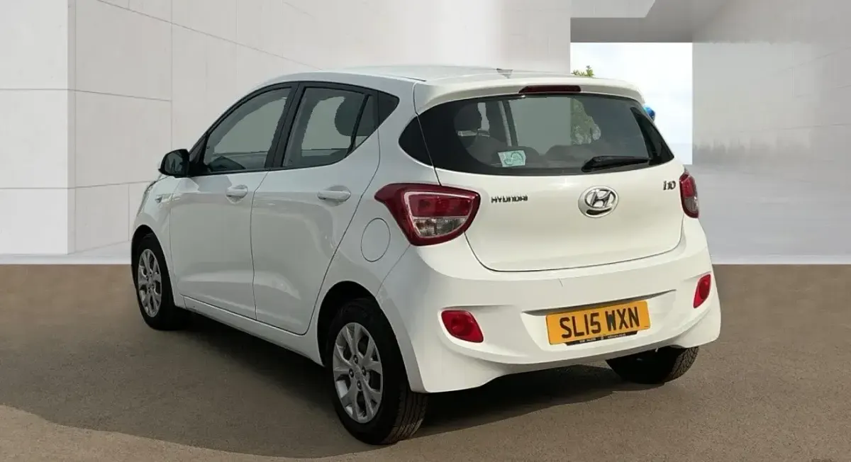 Used Hyundai i10 SE 67 HP (49 kW) 2015 White Hatchback