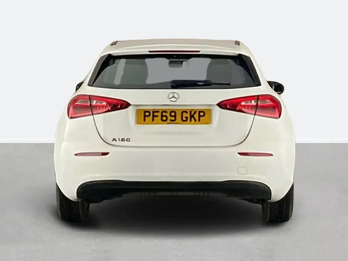 Used Mercedes A180 SE 136 HP (100 kW) 2020 White Hatchback