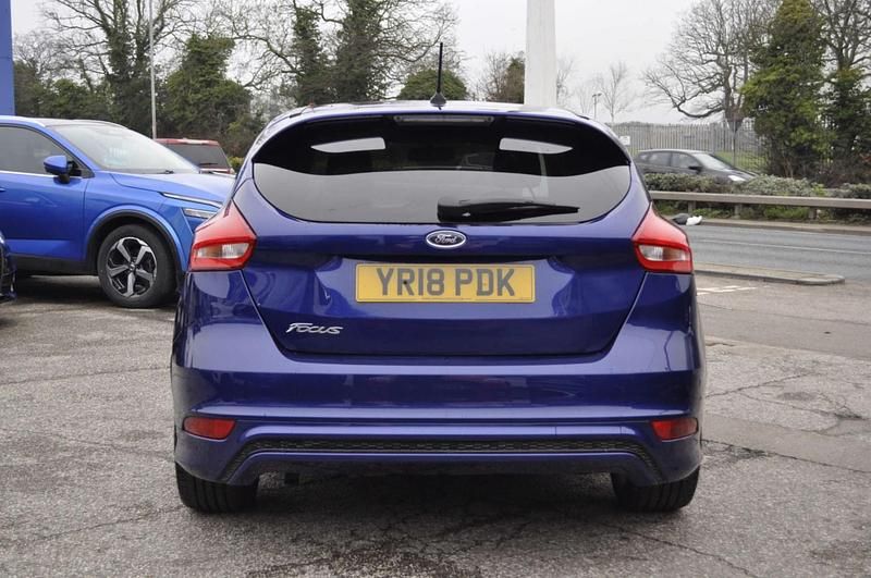 Used Ford Focus ST-Line 140 HP (102 kW) 2018 Blue Hatchback