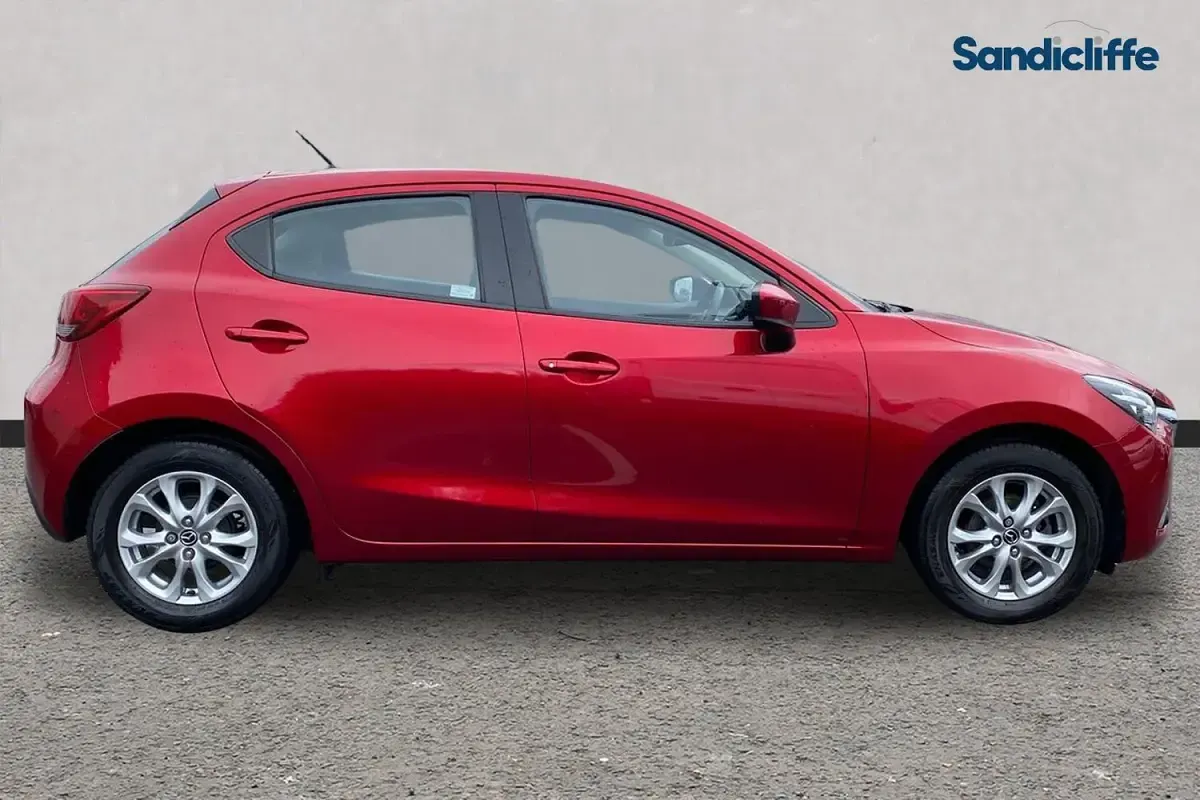 Usado Mazda 2 90 HP (66 kW) 2018 Vermelho Citadino