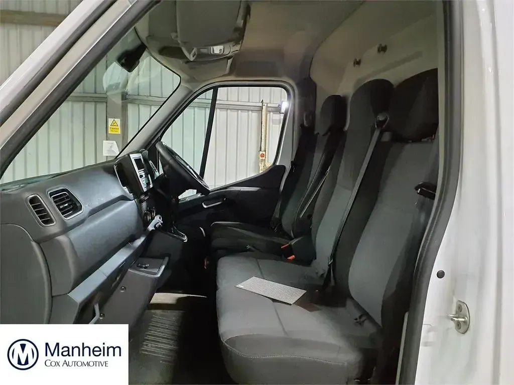 Used Renault Master Business 2023 White MPV