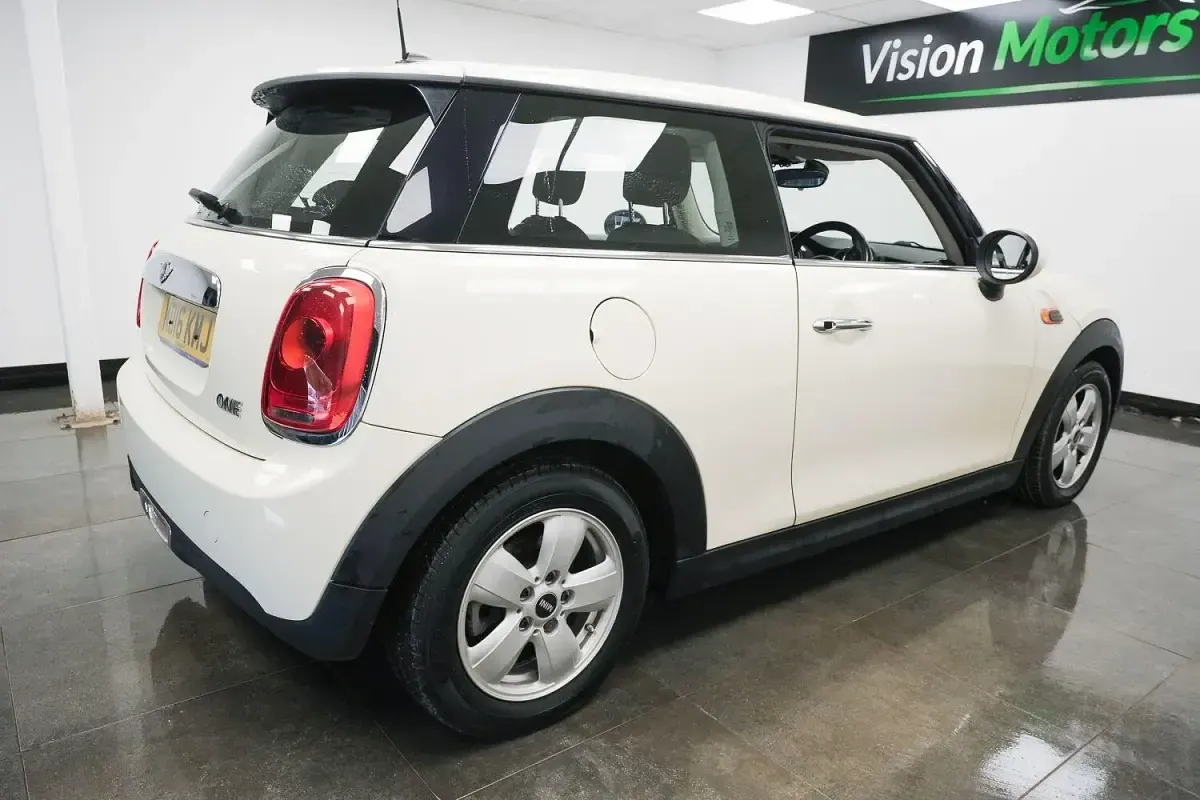 Used Mini ONE Hatch 102 HP (75 kW) 2016 White Hatchback