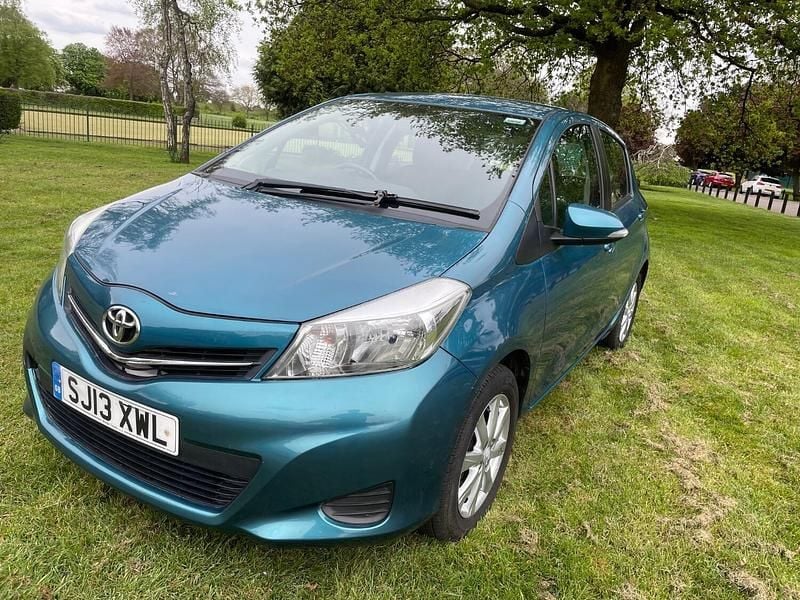 Used Toyota Yaris 2013 Blue Hatchback