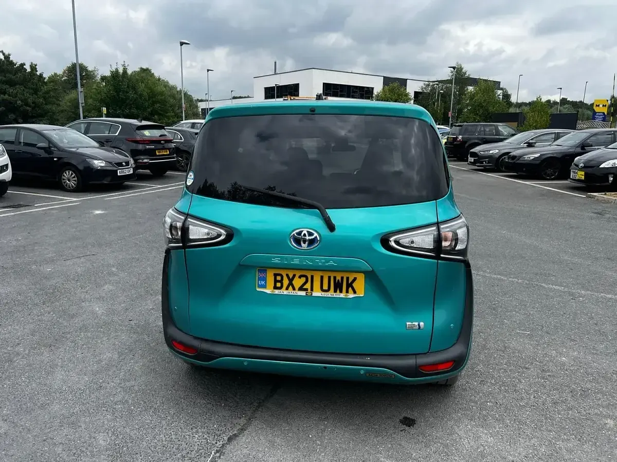 Used Toyota Sienta 116 HP (85 kW) 2026 Green MPV