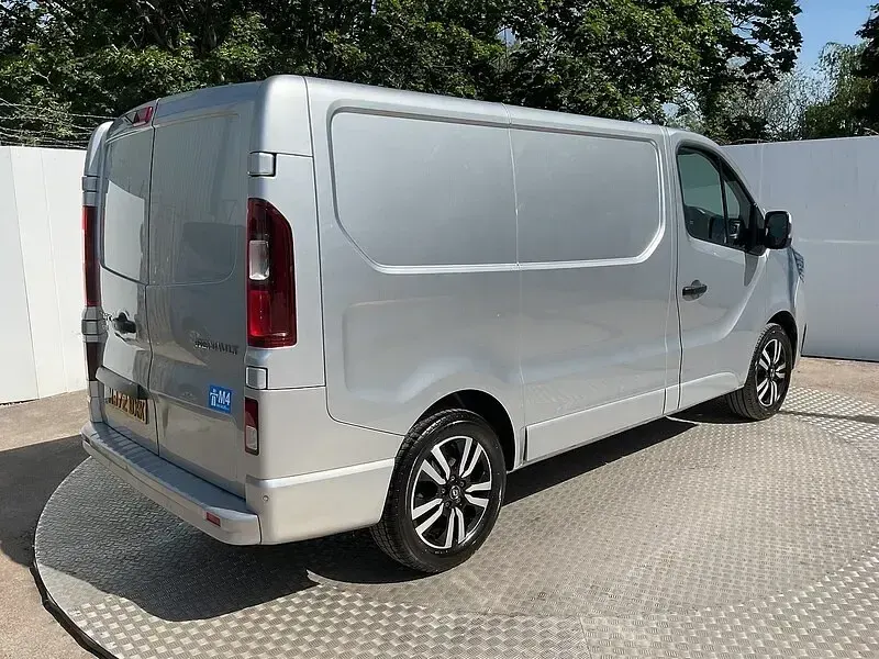 Used Renault Trafic 150 HP (110 kW) 2022 Highland grey