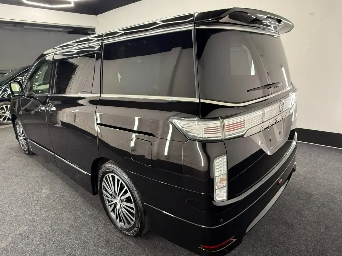 Used Nissan Elgrand 2018 Black MPV