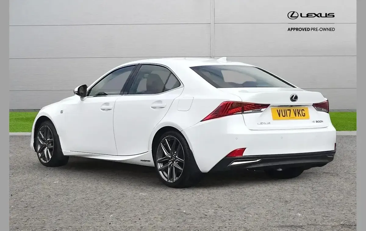 Used Lexus IS300h Sport Line 220 HP (161 kW) 2017 White Sedan