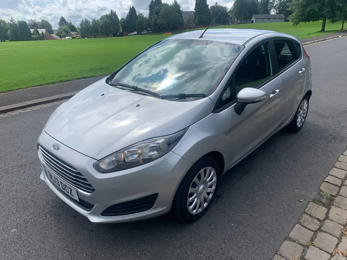 Used Ford Fiesta Style 75 HP (55 kW) 2013 Silver Hatchback