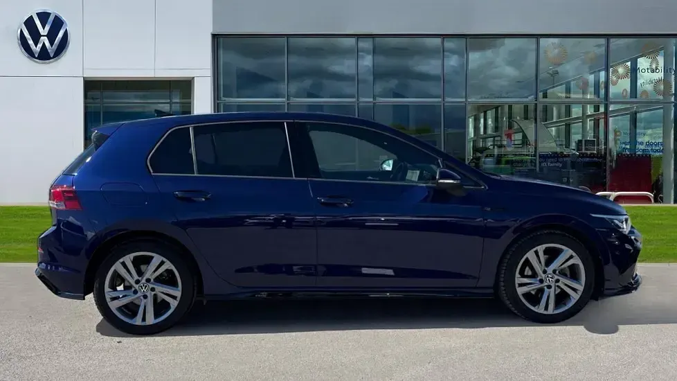 Used VW Golf VIII R-line 130 HP (95 kW) 2023 Atlantic blue metallic