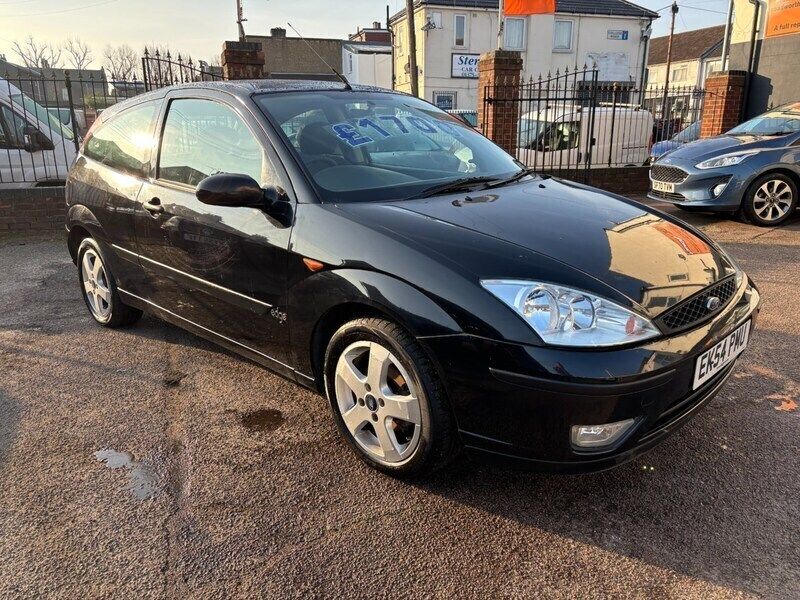 Black Used 2004 Ford Focus Hatchback | £1,695 (Fair price) - Image 1/4