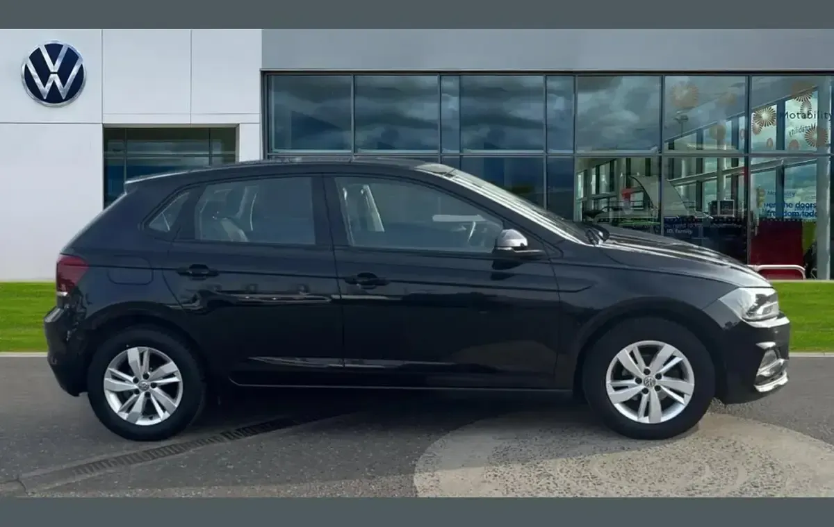 Used VW Polo Edition 95 HP (69 kW) 2019 Deep black pearlescent Hatchback