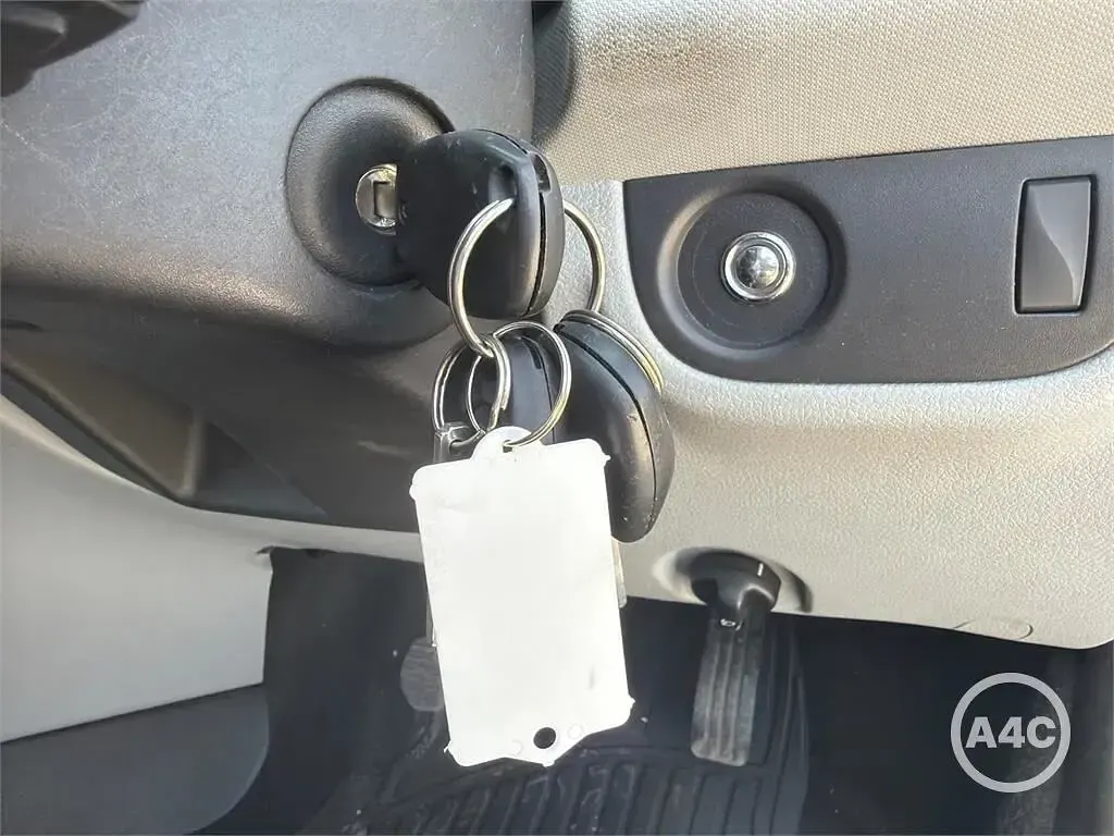 Used Dacia Sandero Ambiance 75 HP (55 kW) 2013 White Hatchback
