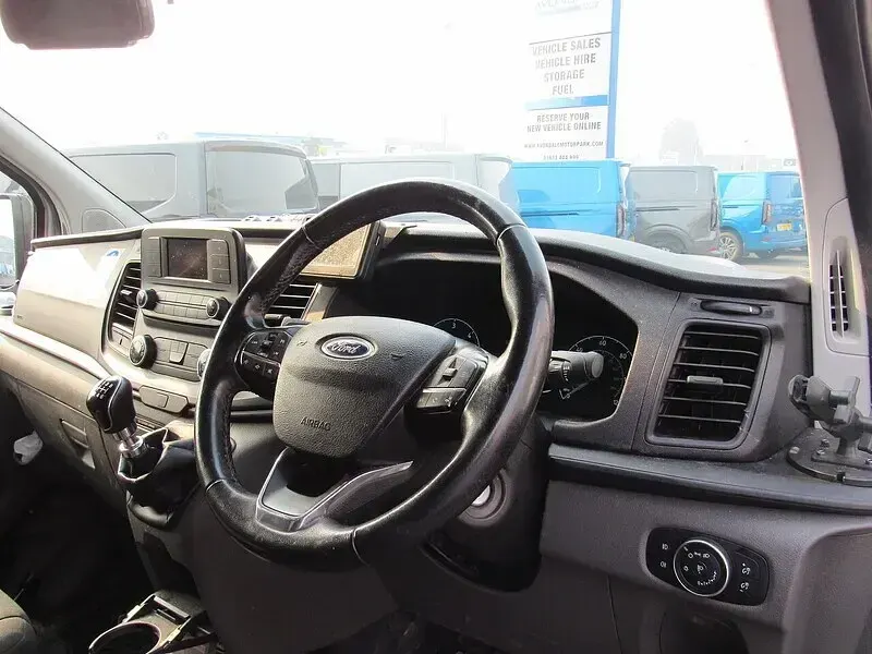 Used Ford Transit Custom 105 HP (77 kW) 2019 White Van