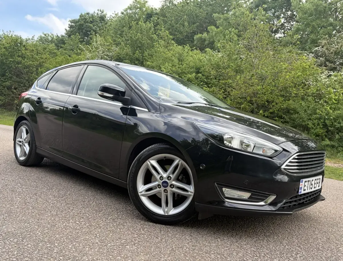 Begagnad Ford Focus Titanium 2015 Svart Halvkombi