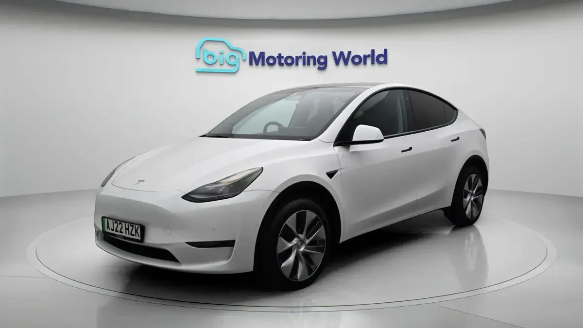 Used Tesla Model Y Long Range AWD 378 kW (514 HP) 2022 White SUV