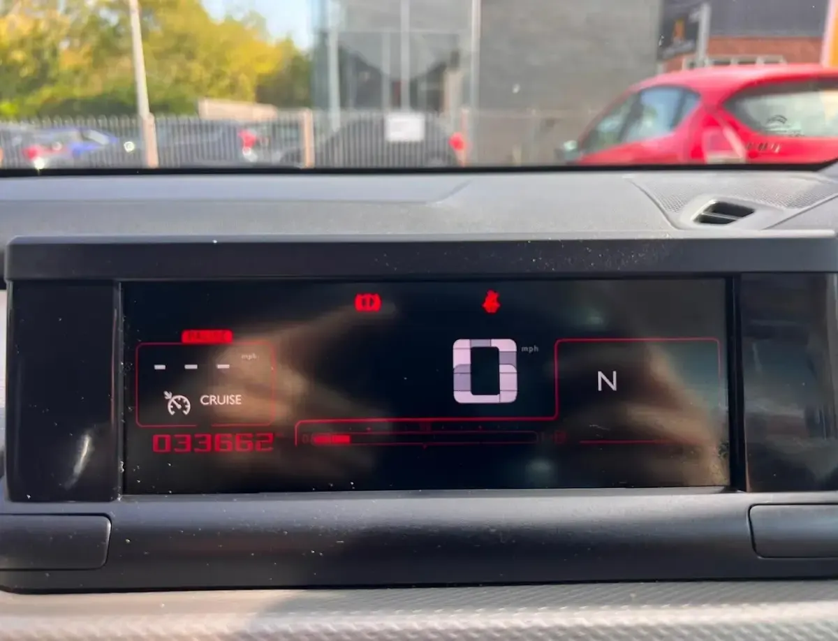 Used Citroën C4 Cactus Flair 2017 Yellow Hatchback
