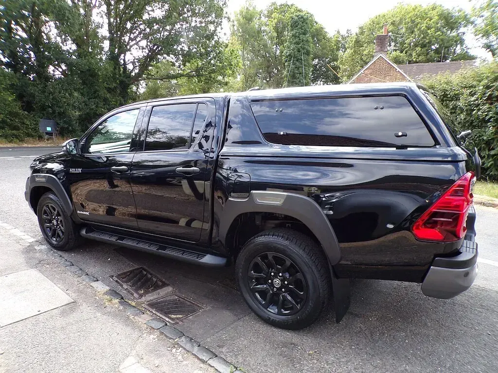 Used Toyota HiLux 204 HP (150 kW) 2025 Black Pickup