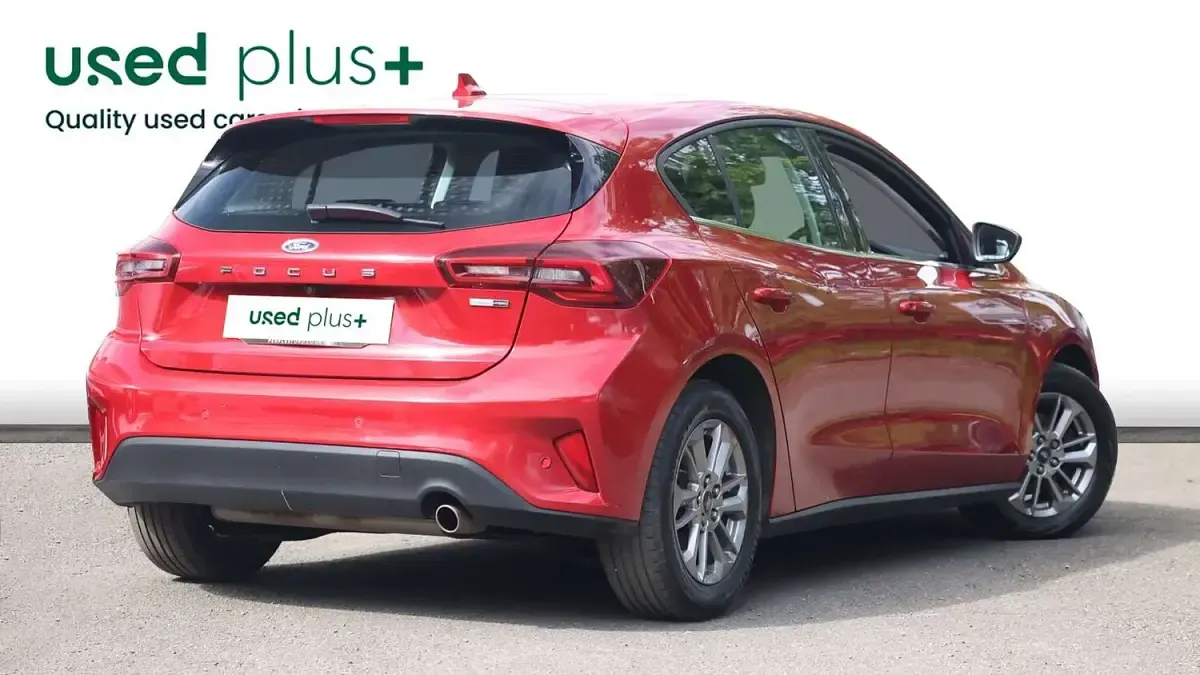 Used Ford Focus Titanium 155 HP (114 kW) 2023 Red Hatchback