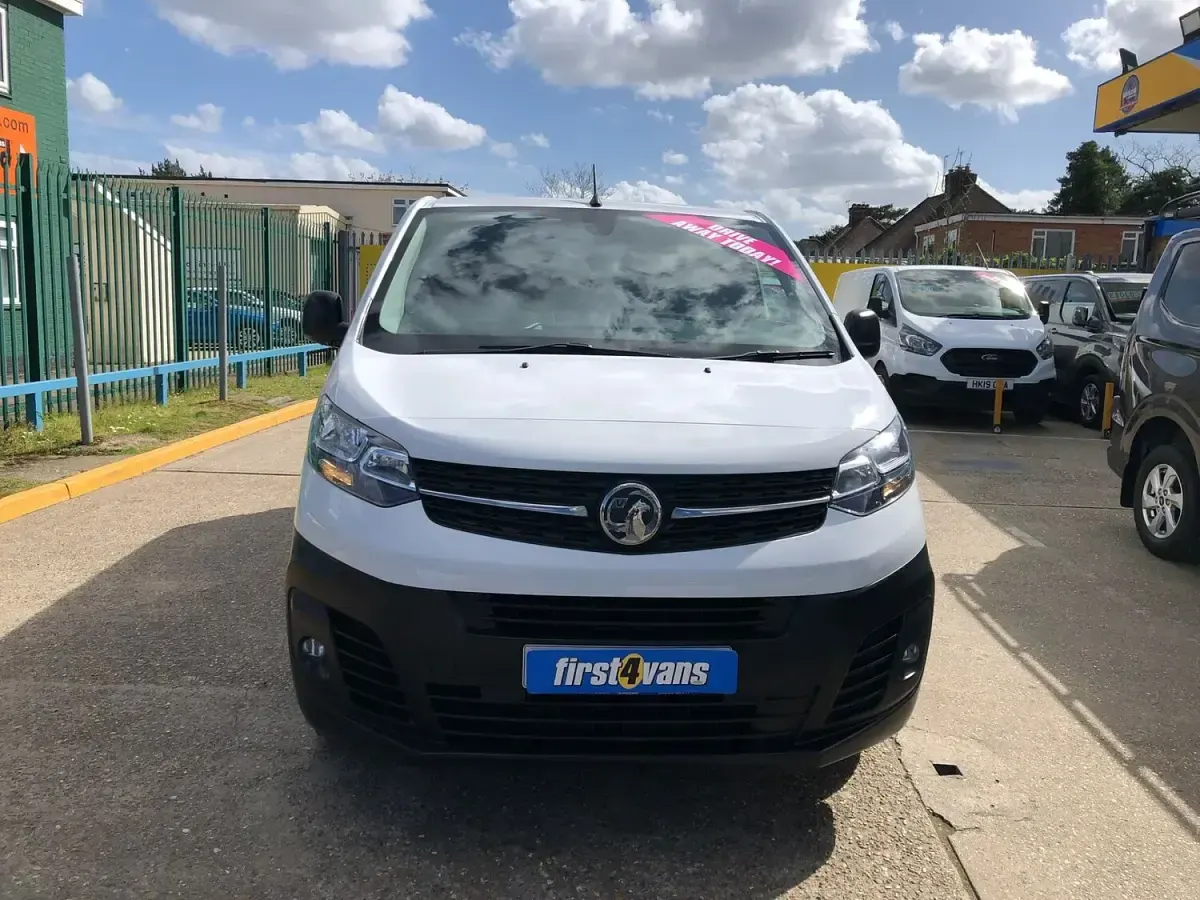 Used Vauxhall Vivaro drive 100 HP (73 kW) 2023 White MPV