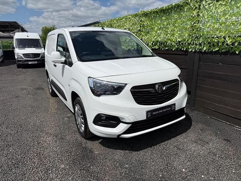 White Used 2021 Vauxhall Combo Sportive MPV | £8,500 (Good price) - Image 1/4