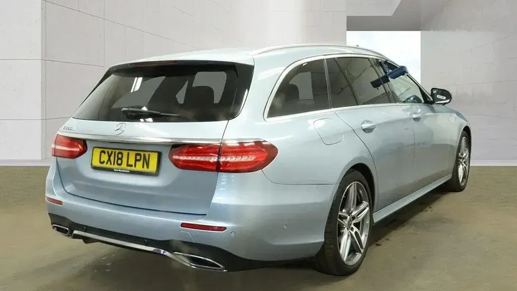 Używany Mercedes E220 AMG line 2018 Srebrny Kombi