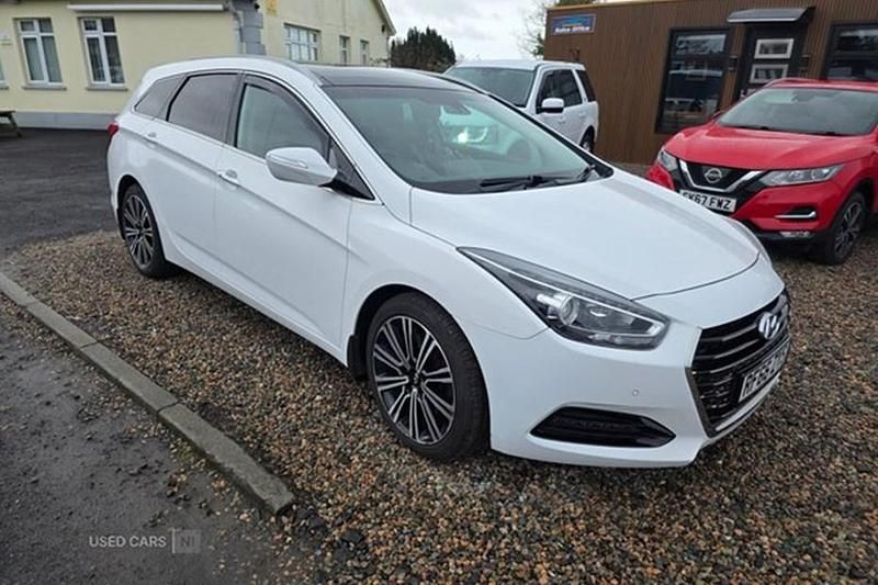 White Used 2017 Hyundai i40 Premium Estate | £8,995 (Fair price) - Image 1/1