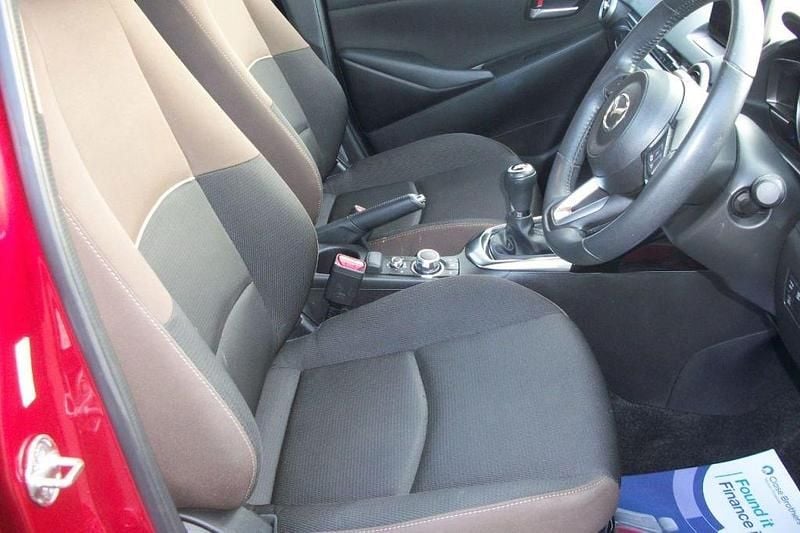 Used Mazda 2 90 HP (66 kW) 2022 Red Hatchback