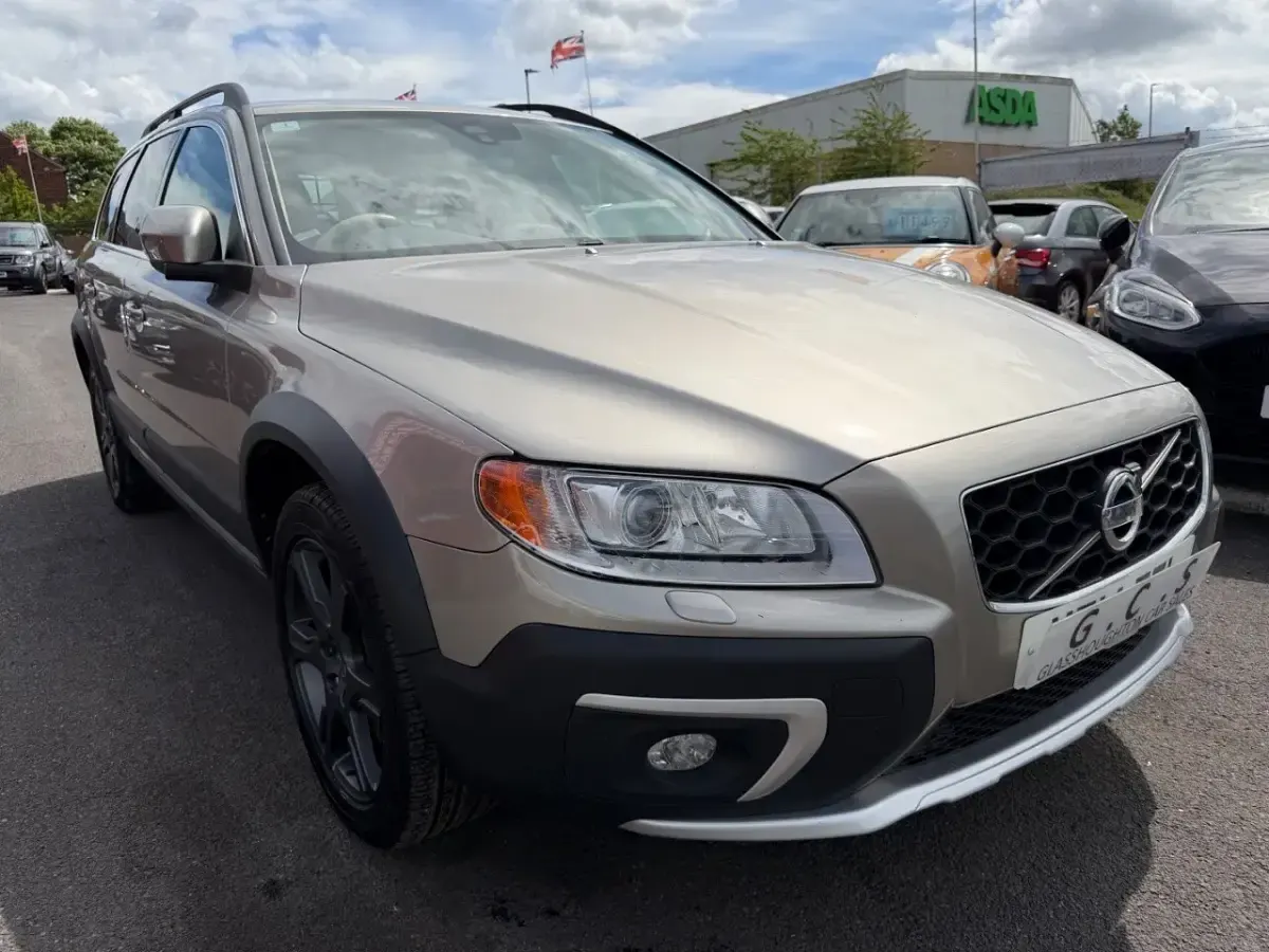 Used Volvo XC70 SE Lux 181 HP (133 kW) 2014 Gold Estate