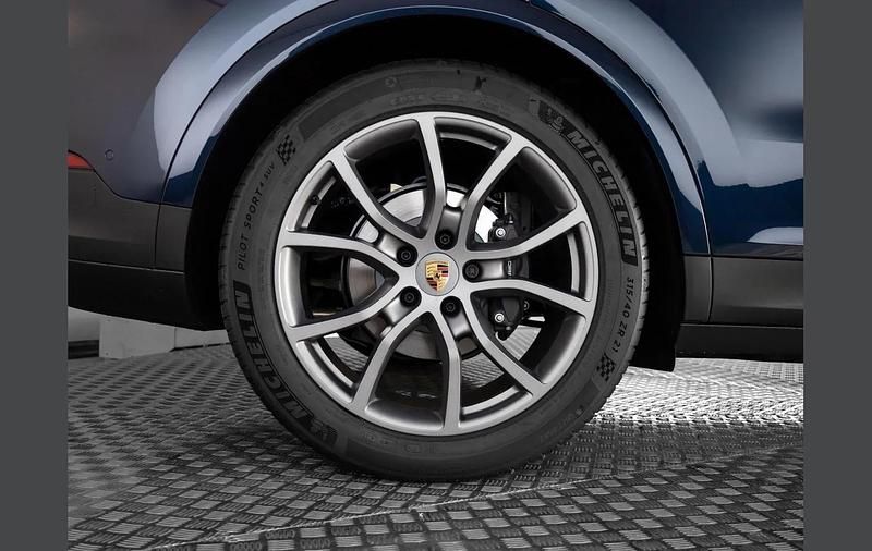 Used Porsche Cayenne 348 HP (255 kW) 2025 Blue SUV