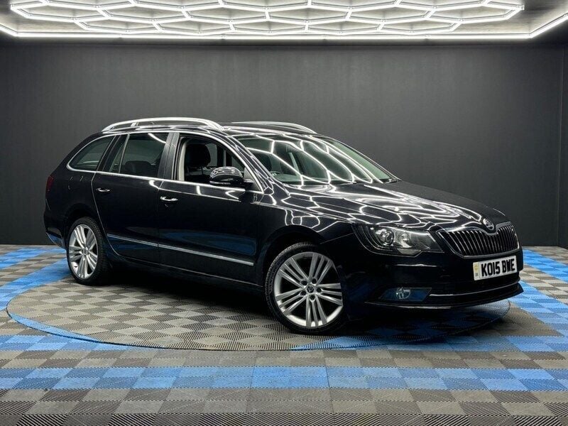 Black Used 2015 Skoda Superb Elegance Estate | £8,290 (Fair price) - Image 1/4
