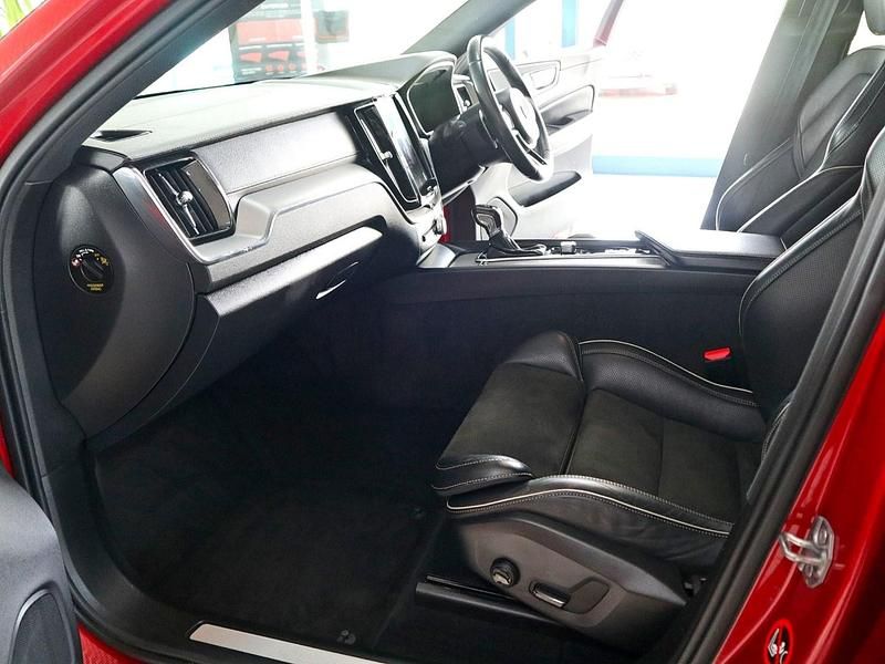 Used Volvo XC60 R-Design Pro 2018 Red SUV