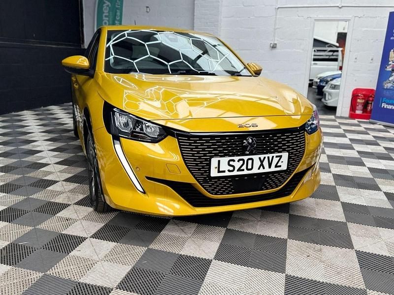 Used Peugeot e-208 Allure 100 kW (136 HP) 2020 Yellow Hatchback
