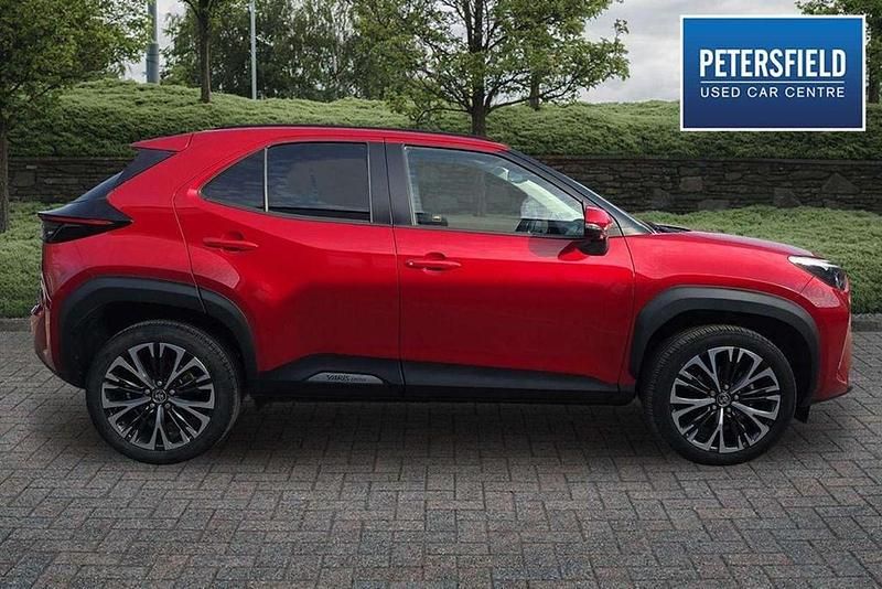 Used Toyota Yaris Cross 113 HP (83 kW) 2023 Red SUV