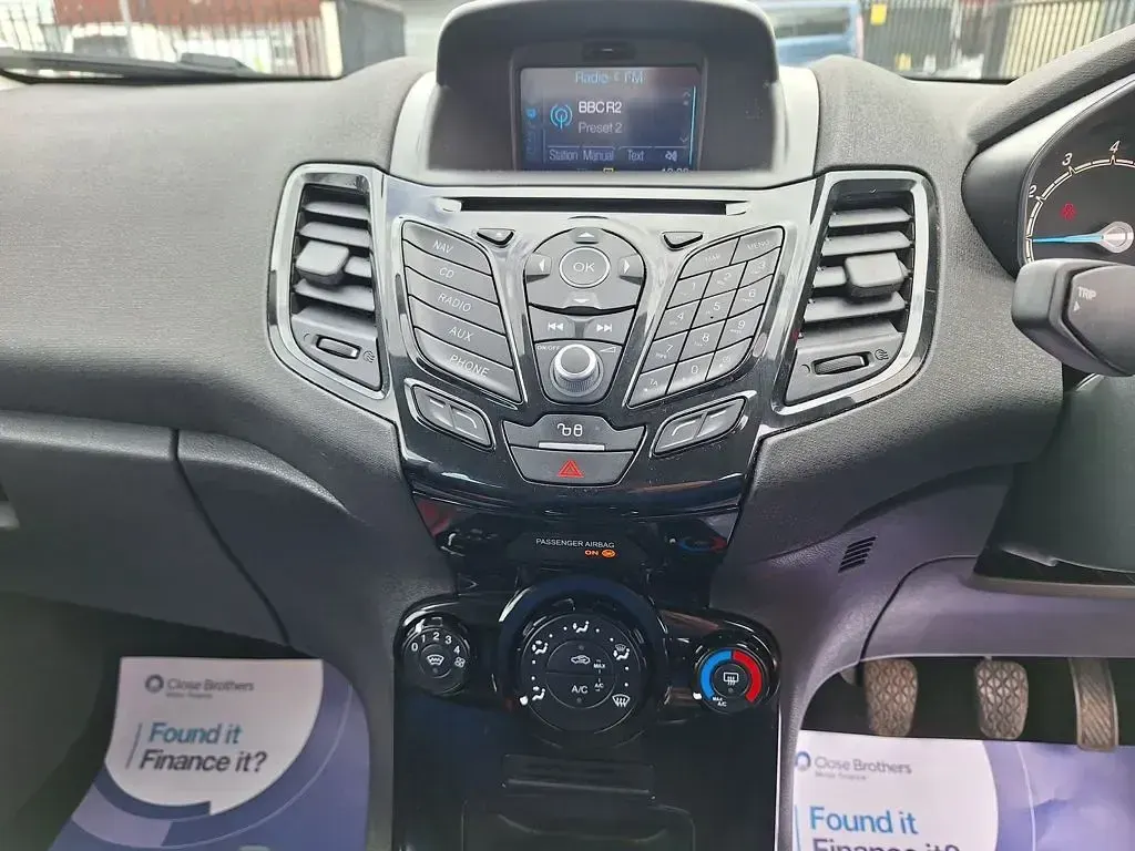 Used Ford Fiesta Zetec 82 HP (60 kW) 2016 Red Hatchback