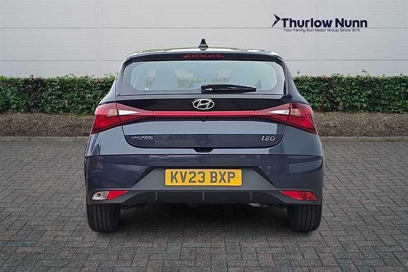 Used Hyundai i20 SE 100 HP (73 kW) 2023 Aurora grey/black mono Hatchback