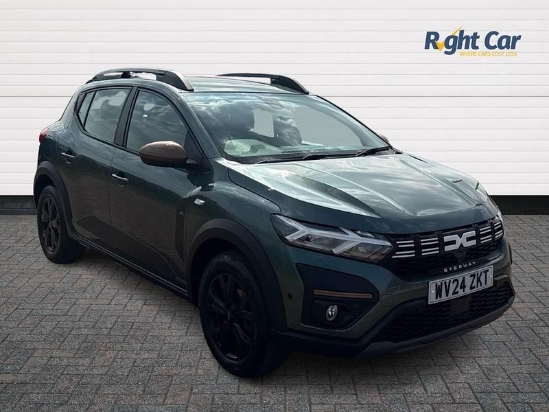Green Used 2024 Dacia Sandero Extreme Hatchback | £14,499 (Fair price) - Image 1/4