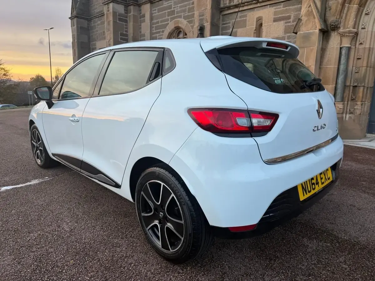 Used Renault Clio IV Dynamique 90 HP (66 kW) 2014 White Hatchback