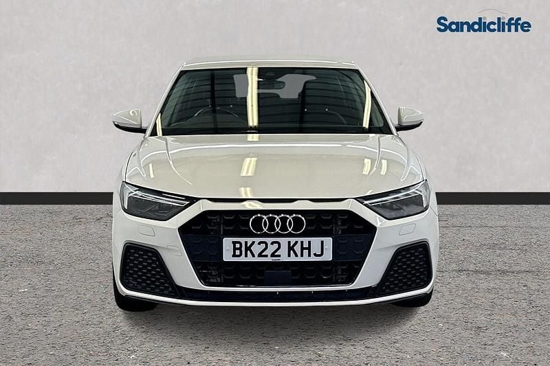 Used Audi A1 Business 95 HP (69 kW) 2022 White SUV