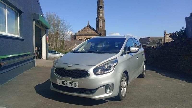 Usado Kia Carens 2013 Plateado Monovolumen