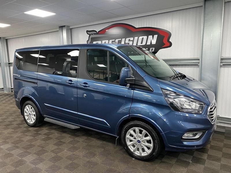 Usado Ford Tourneo Titanium 130 HP (95 kW) 2019 Azul Monovolume