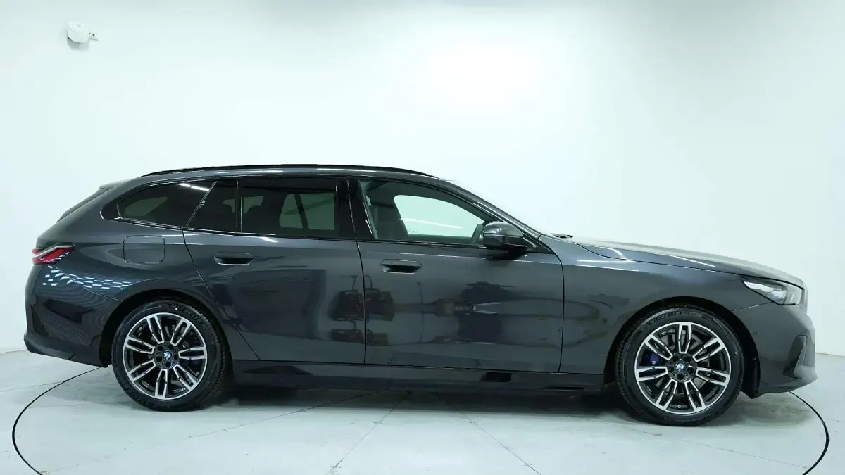 Used BMW 530e M Sport 295 HP (216 kW) 2026 Grey Estate