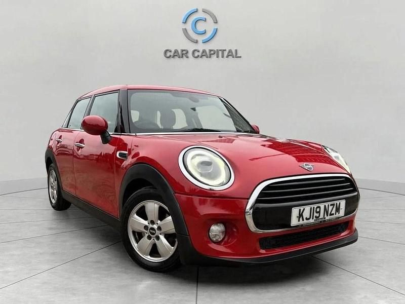 Used Mini Cooper Classic 136 HP (100 kW) 2019 Red Hatchback