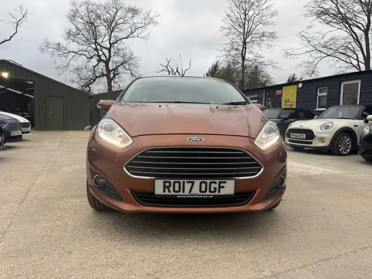 Usado Ford Fiesta Zetec 82 HP (60 kW) 2017 Castanho Citadino