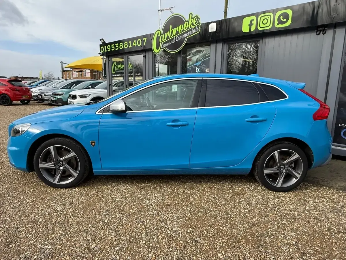 Usado Volvo V40 R-Design 190 HP (139 kW) 2016 Azul Citadino
