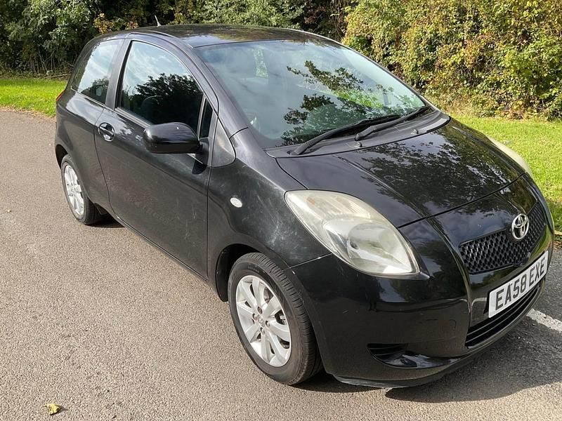 Black Used 2009 Toyota Yaris Hatchback | £1,695 (Good price) - Image 1/4