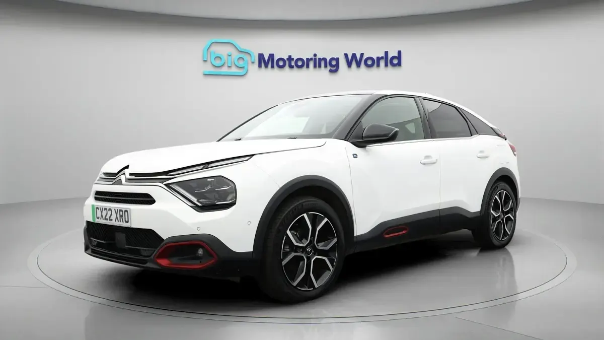 Używany Citroën e-C4 Shine 100 kW (136 KM) 2022 Biały Hatchback