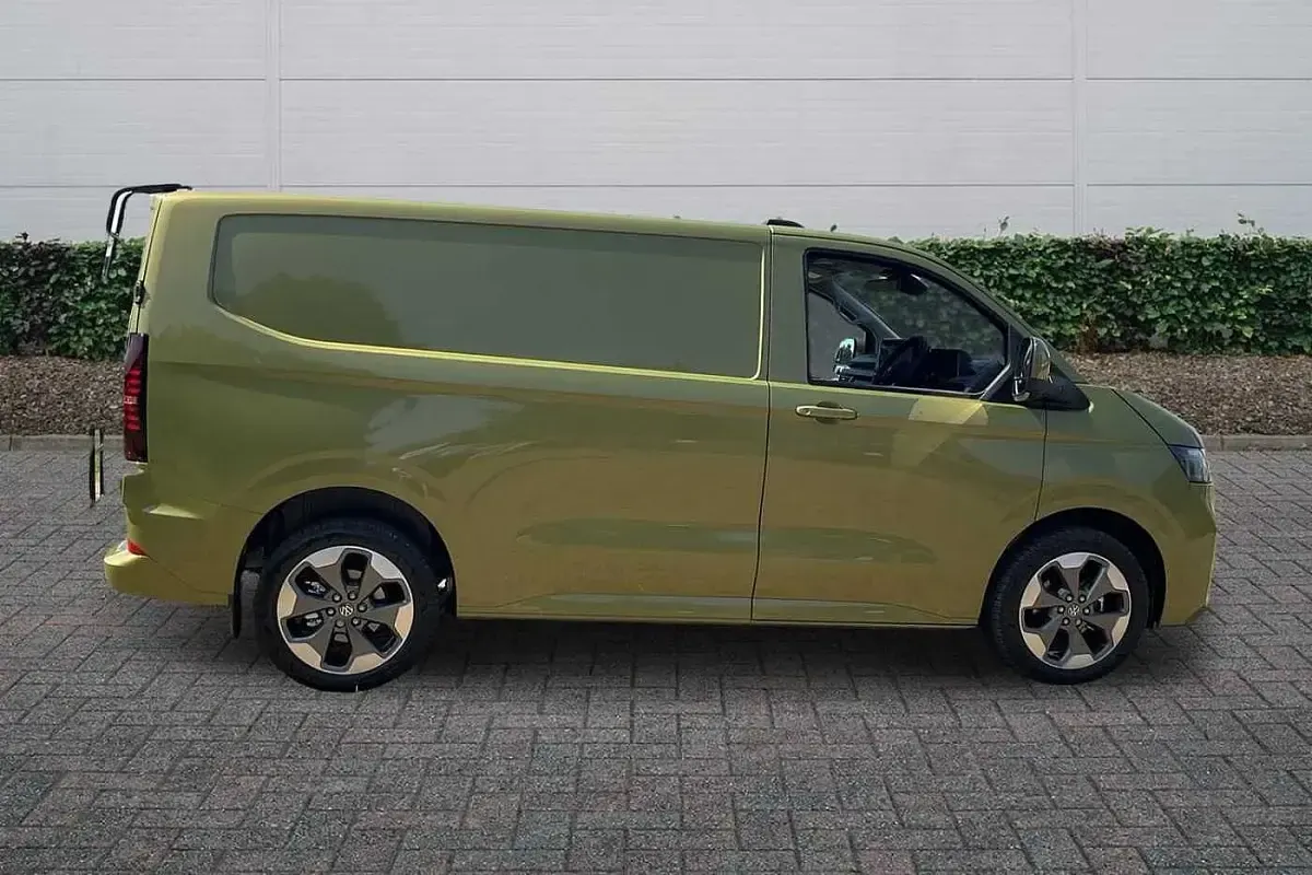 New VW T7 Pro 2026 Warm green metallic Van