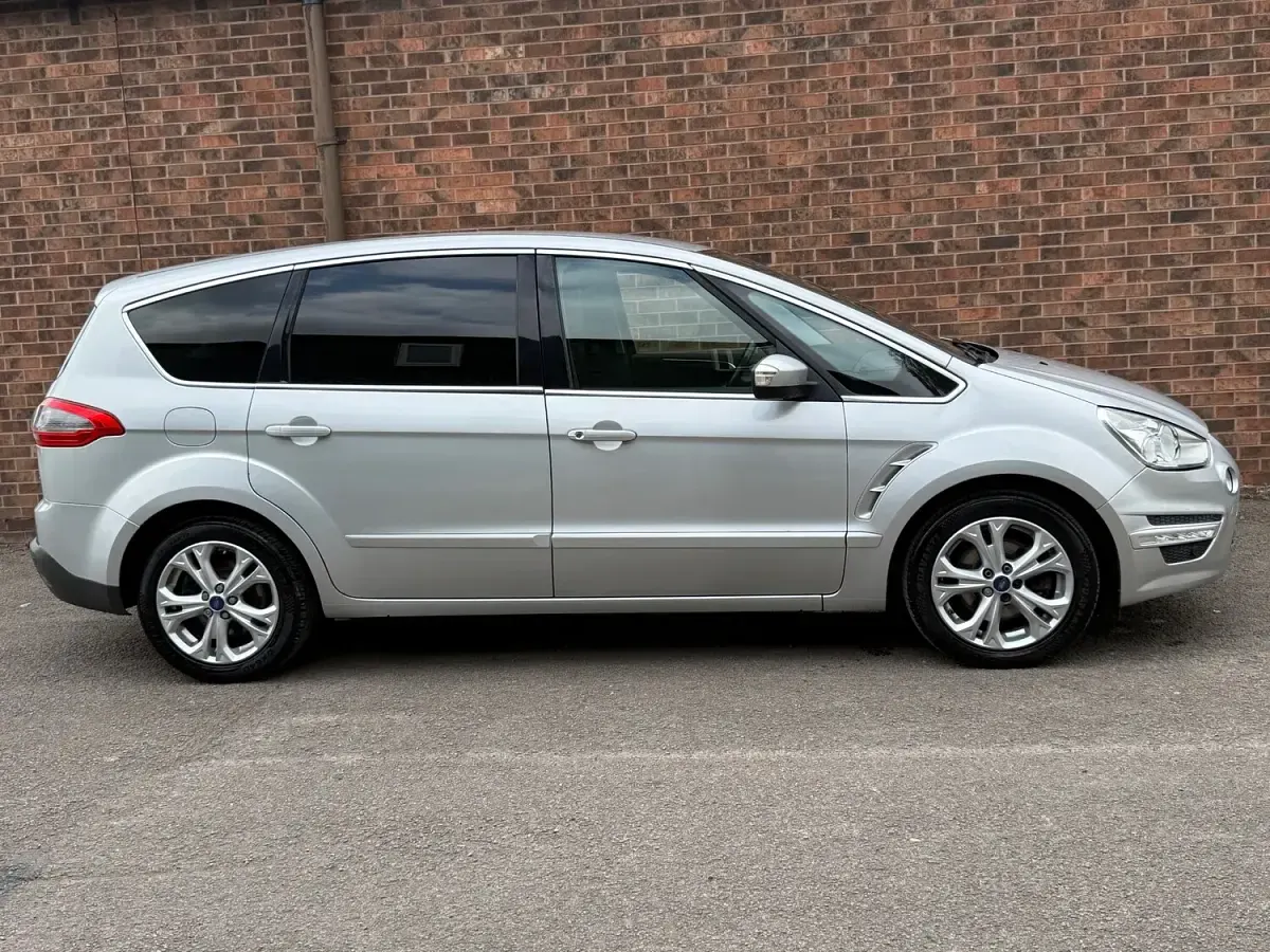 Used Ford S-MAX Titanium 140 HP (102 kW) 2014 Silver MPV