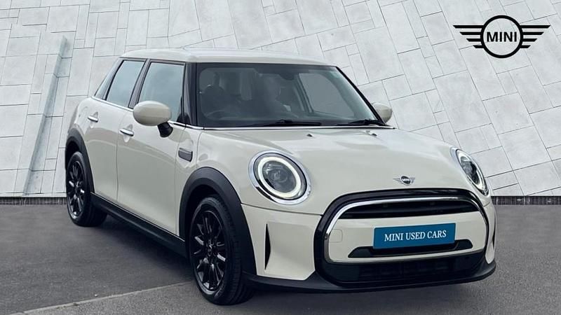 White Used 2021 Mini Cooper Classic Hatchback | £13,790 (Fair price) - Image 1/4