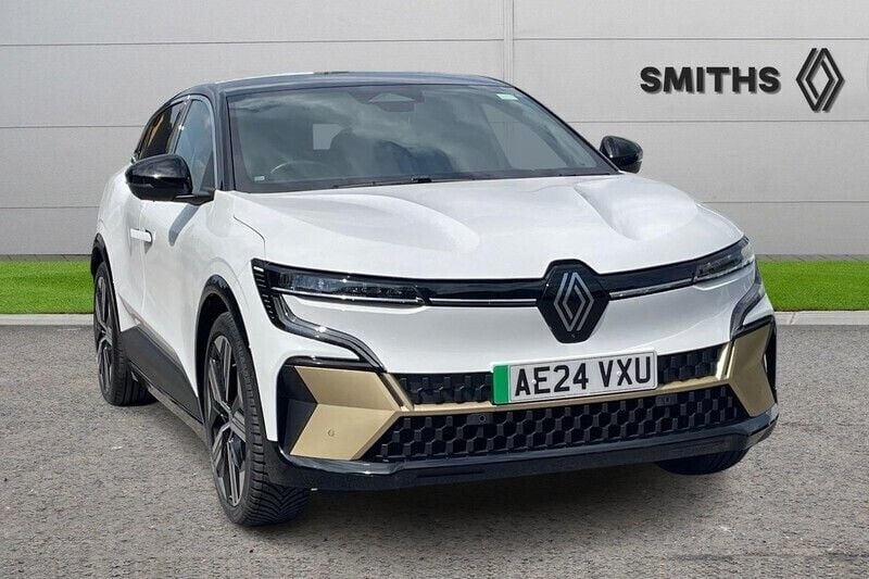 White Used 2024 Renault Mégane Iconic Hatchback | £21,990 (Fair price) - Image 1/4